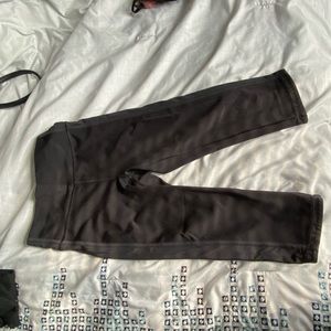Lululemon black basic yoga Capri pants